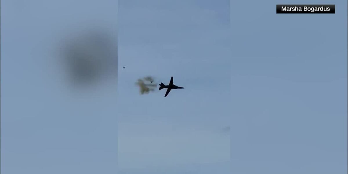 Pilot Interception Camera Caught on camera: Pilots eject from jet during air show