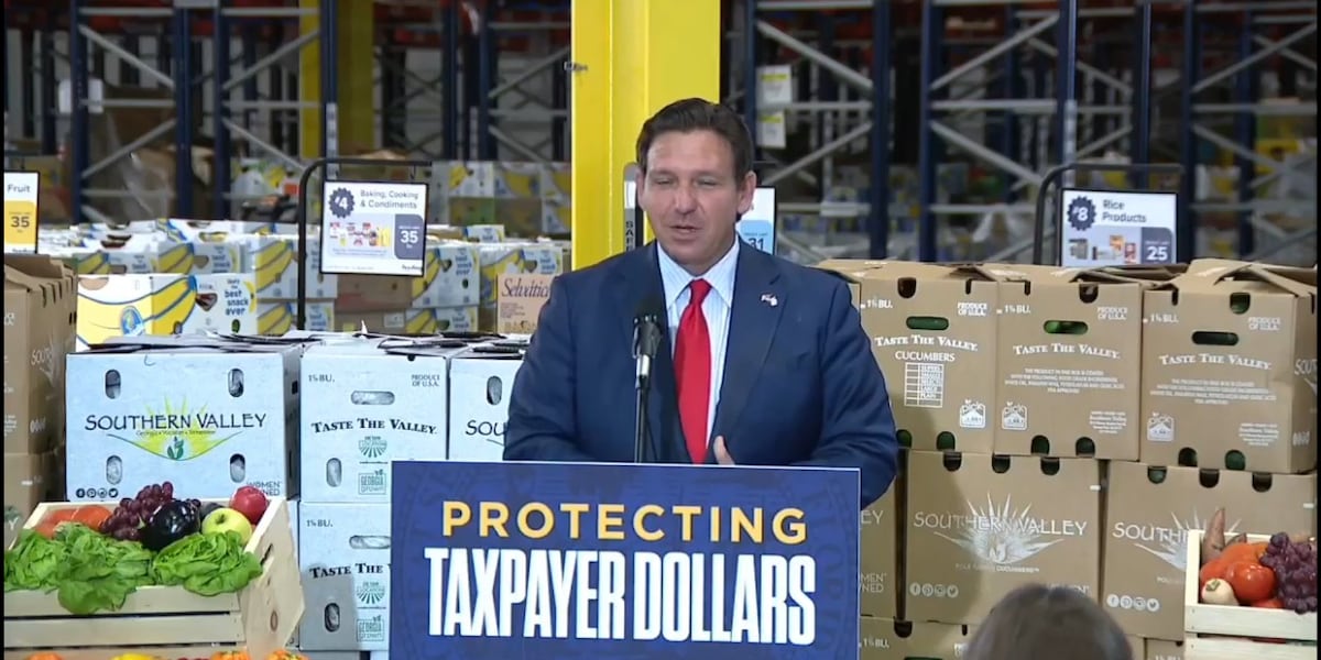 يناقش DeSantis موقع ملعب Rays، ويعلن عن قيود EBT خلال زيارة تامبا