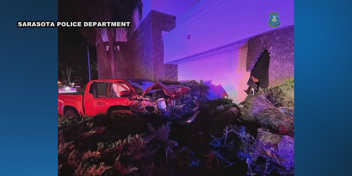 Suspected DUI crash ends with structure damage to Sarasota building