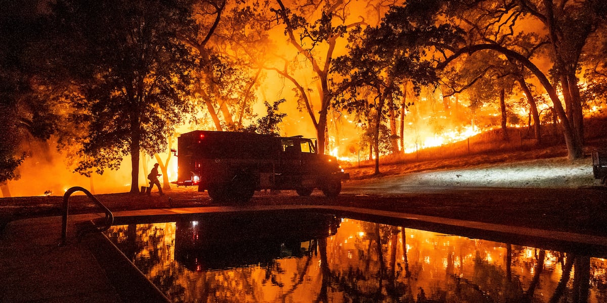 Firefighters and weather are stabilizing Oregon wildfire